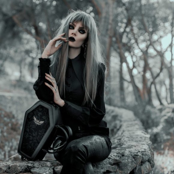 Killstar Vampire's Kiss BLACK Coffin Handbag nwt - Picture 3 of 15